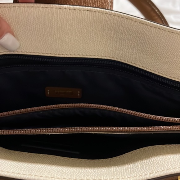 Tumi bag vintage style has many uses for it laptop bag , shoulder bag etc - Picture 3 of 4